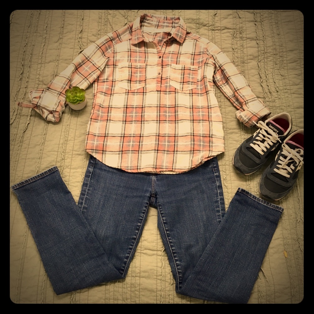💕 EUC Hollister flannel half-button down
